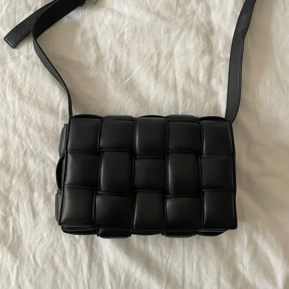 Bottega Veneta Padded Cassette in black - Picture 4 of 4